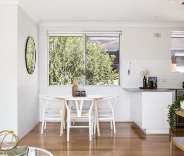 Top-floor apartment with sunny, northern aspect - Photo 6