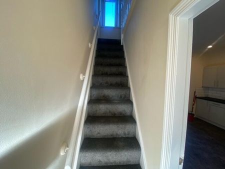 4 bedroom terraced house to rent - Photo 3