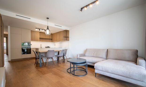 Na prenájom luxusný 4-izbový byt 110 m² vo Vydrici, Staré Mesto, Bratislava – výhľad na Dunaj a Bratislavu - Fotografia 1