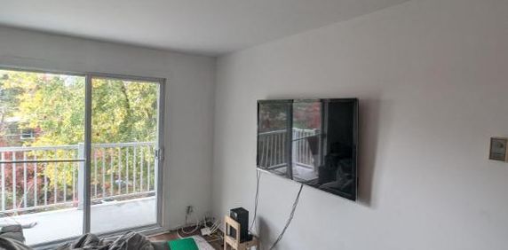 4 1/2 à louer à Longueuil, 1300$/mois (Chauffage et eau chaude inclus) - Photo 2