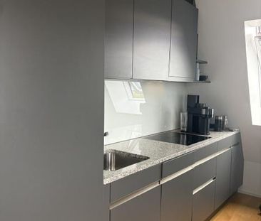Stylische 2-Zimmer-Dachwohnung mit 30 m² Terrasse – 5 Min. zum Zürichs - Foto 6