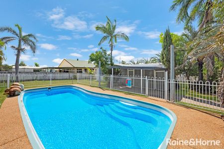 THREE BEDROOM FAMILY HOME IN MOUNT LOUISA - Photo 3