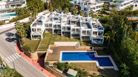 3 bedroom luxury Townhouse for rent in Marbella, Andalusia - Photo 5