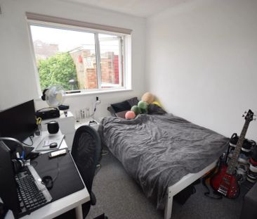 To Rent Bryant Road, Wallisdown, Poole, BH12 £1,880 pcm Tenancy Info - Photo 5