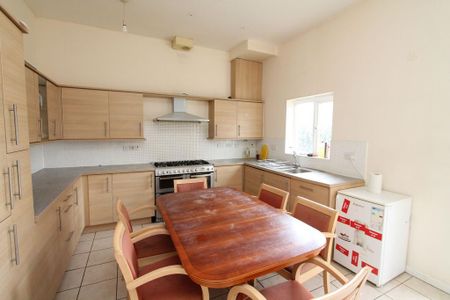 4 bedroom terraced house to rent - Photo 5