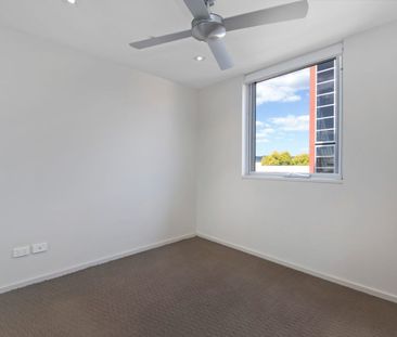 Modern Apartment in Prime CBD location - Photo 2