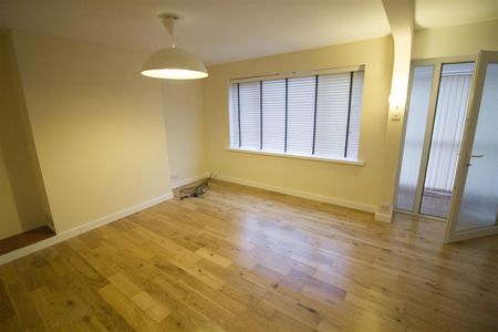 3 Bedroom Semi-Detached House for rent in Fernbank Drive, Armthorpe, Doncaster - Photo 2