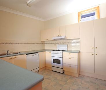 FAMILY HOME IN QUIET STREET - Photo 6