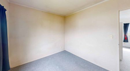 Paraparaumu - 2 Bedrooms - Photo 4