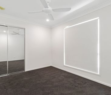 Large Family home with separate media room upstairs - Photo 2