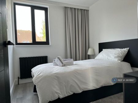 4 bedroom terraced house to rent - Photo 3