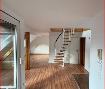 *huesch-immobilien* Renovierte 2-Zimmer-Dachgeschosswohnung mit Bal... - Foto 1