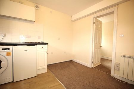 1 Bedroom Flat - Studio To Let - Photo 2