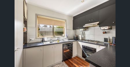 Leafy Outlook and Modern Comfort - Photo 2