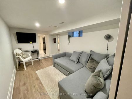 Semi-Detached Home For Lease | W8093032 - Photo 2