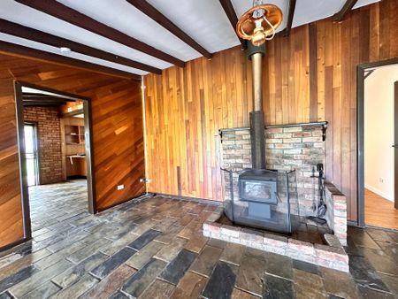 3 Bedroom Family Home with a Peaceful Lookout! - Photo 4