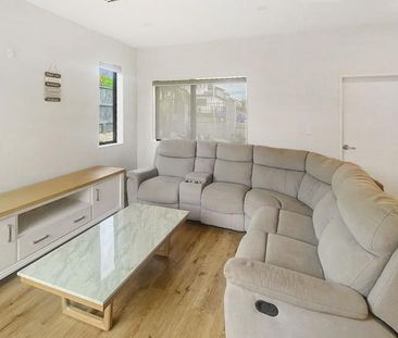 3 bedroom home in Flat Bush! - Photo 1