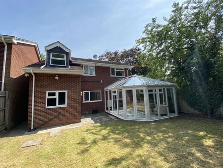4 bedroom House To Let - Photo 4