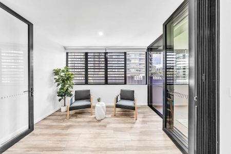 Modern 2-Bed Apartment in the Heart of Sydney Olympic Park - Photo 3