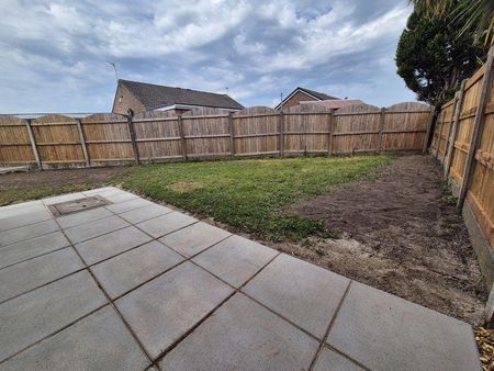 3 bedroom semi-detached house to rent - Photo 2