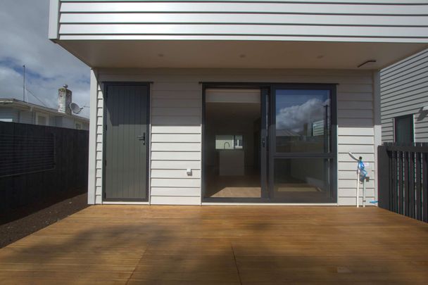 Stunning New Build Home on Claymore Street - Photo 1