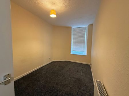 Flat to rent on - Photo 3