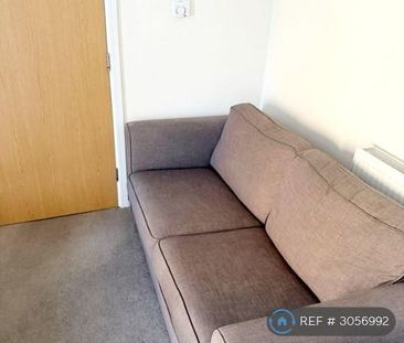 1 bedroom in a house share to rent - Photo 2