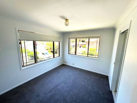 Spacious 3 Bedroom Townhouse in Fabulous Location - Photo 3