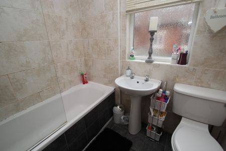 8 Bed - Winston Gardens, Headingley, Leeds - Photo 5