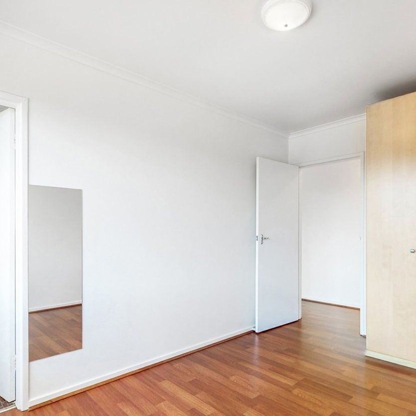 ONE BEDROOM APARTMENT IN CENTRAL LOCATION - Photo 1