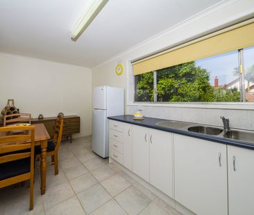 10/246 Buckley Street, Essendon, Vic 3040 - Photo 4