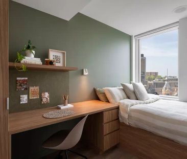 Large Two-Bedroom Apartment - Photo 3