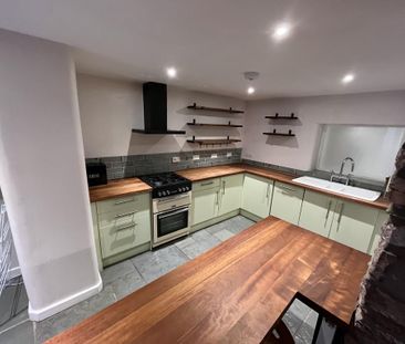 2 bedroom flat to rent - Photo 2