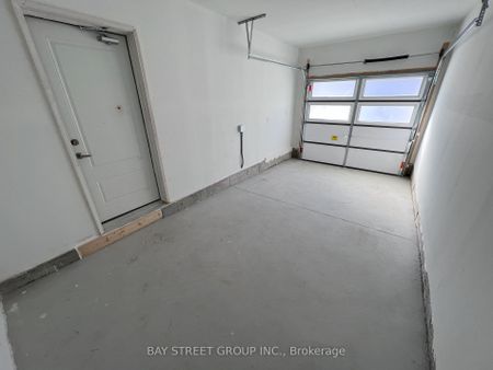 Townhouse For Lease | N8083818 - Photo 2