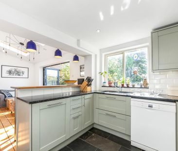 5 bedroom end of terrace house to rent - Photo 2