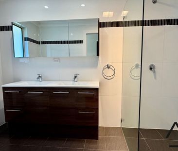 Exceptional Family Home in a Prime Location - Photo 4