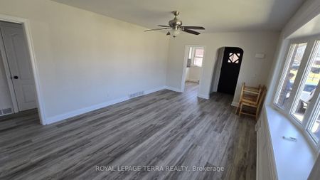 For Lease - 779 Whitman Crescent, Oshawa, Ontario - Photo 2