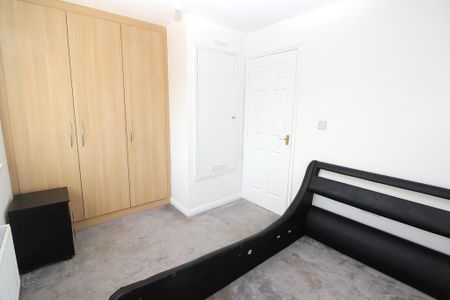 2 bedroom end of terrace house to rent - Photo 2