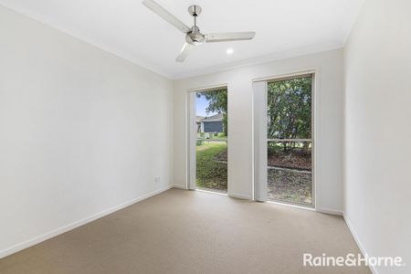 Modern Four Bedroom Family Home with Additional Lounge Area - Photo 4