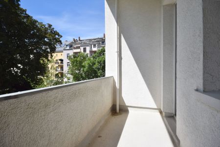 2 Zimmer • Balkon • Tageslichtbad mit Wanne • renoviert • Sonnig • Stellplatz • Besichtigungstermin - Photo 3