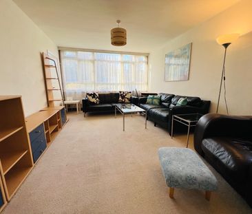 Room in a Shared Flat, Garden Royal, SW15 - Photo 1