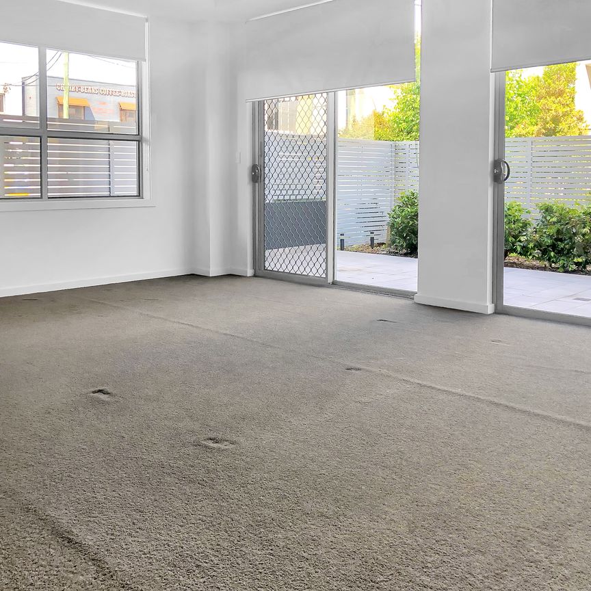 Modern one bedroom unit - 20% below market rent - Photo 1