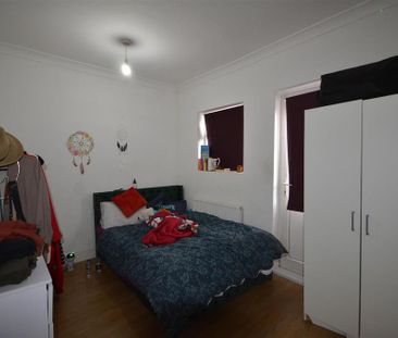 2 bedroom end of terrace house to rent - Photo 5