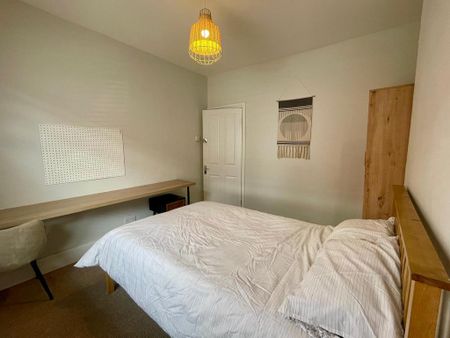 4 bedroom terraced house to rent - Photo 5