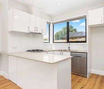 Altona North - Photo 2
