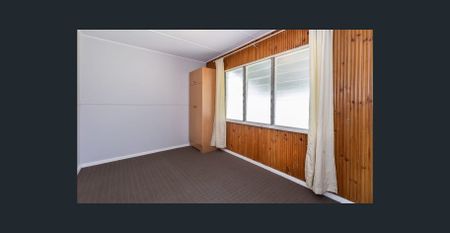 READY TO MOVE IN - Photo 3