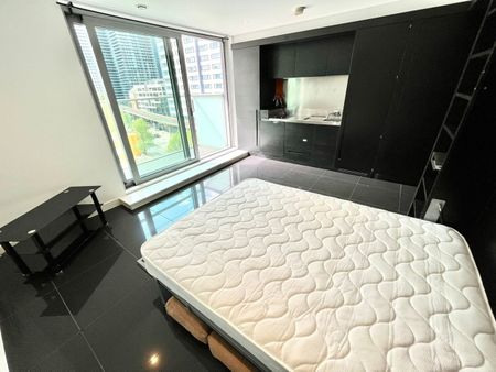 Studio Flat, Pan Peninsula Square, E14 - Photo 4