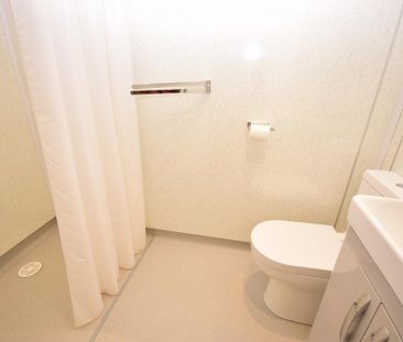 4 bedroom semi-detached house to rent - Photo 5