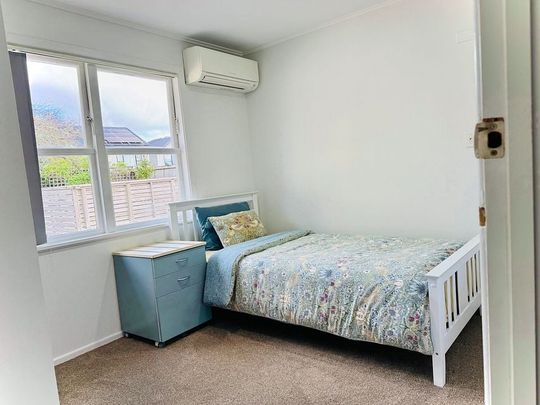 Flatmate Wanted Two Rooms Available Now! - Photo 1