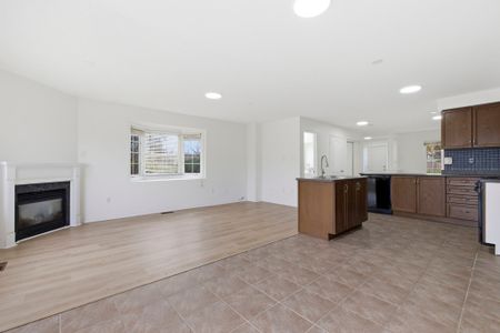 For Lease - 481 Jim Barber Court, Newmarket, Ontario - Photo 3